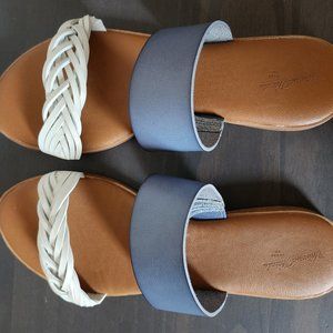 UNIVERSAL THREAD White and Blue Slip On Sandals Size 7.5